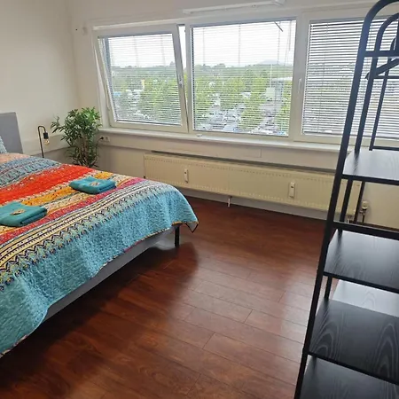 Mit Anbindung Fuer 6 Personen Apartment Aachen