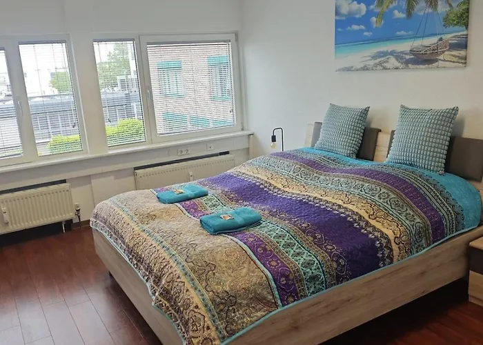 Mit Anbindung Fuer 6 Personen Appartement Aken