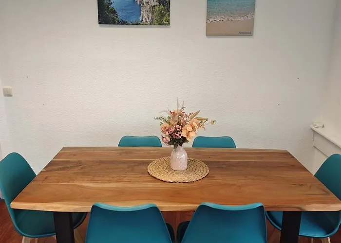 Mit Anbindung Fuer 6 Personen Appartement *